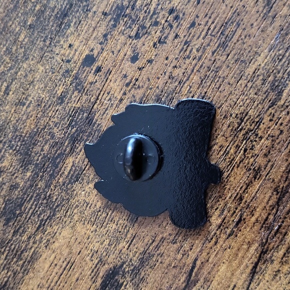 Calcifer Enamel Pin - Picture 3 of 3